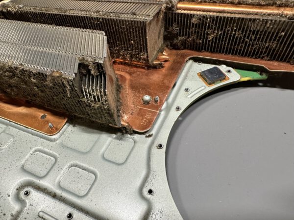 Verstaubte PlayStation 5 Kühlerrippen 2